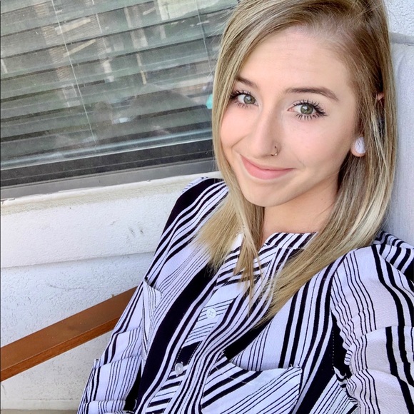 Meet your Posher, Amelia - Picture 1 of 1